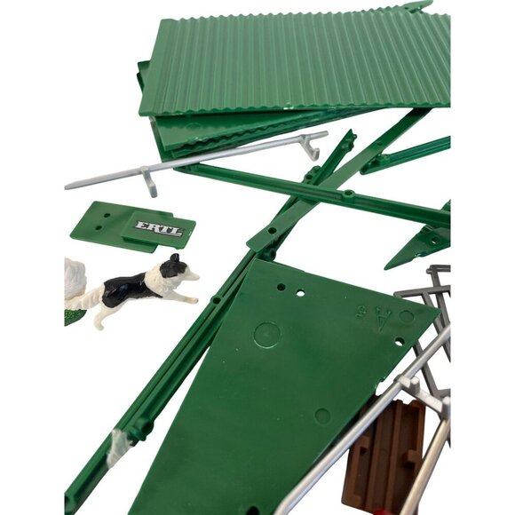 Britain Ltd Farm Shed Country Building Kit With Accessories & Animals - Picture 3 of 5